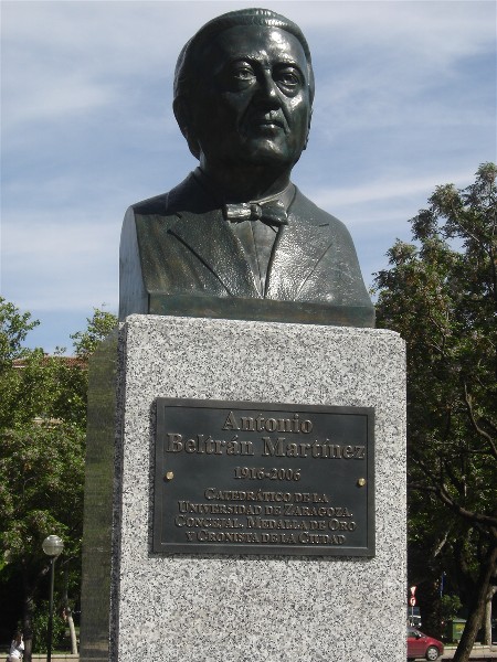 Busto de Antonio Beltrán Martínez